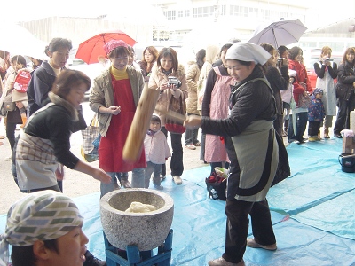 お餅つき