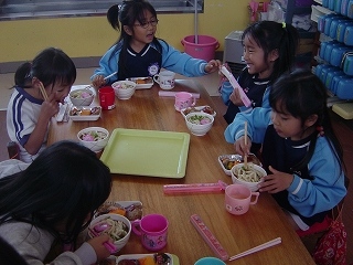 今日の給食はＵＤＯＮ！