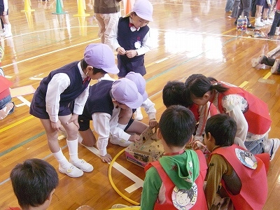 昭和小学校へ行きました。